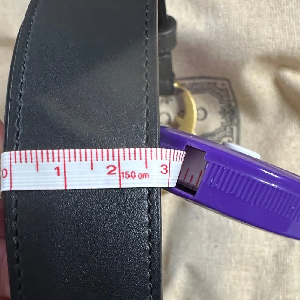 Gucci Black Leather Belt with Gold GG Emblem - Picture 5 of 5